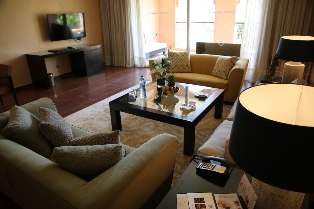 티키다 골프 팰리스 렐레 앤 샤토 호텔 아가디르 외부 사진 A living room in a suite at the Ritz-Carlton, Dubai