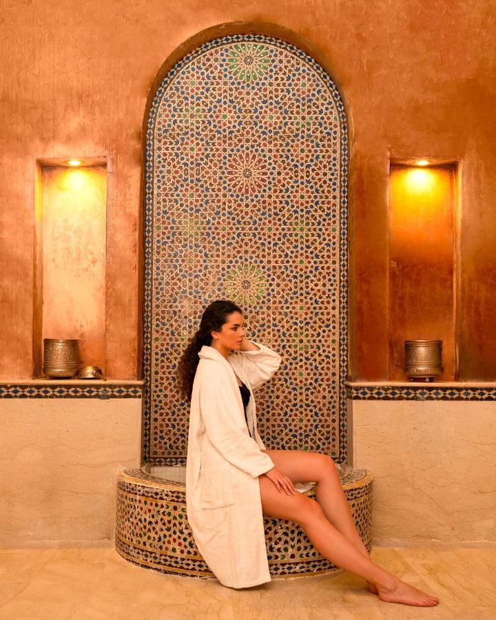 티키다 골프 팰리스 렐레 앤 샤토 호텔 아가디르 외부 사진 A woman in a hammam
