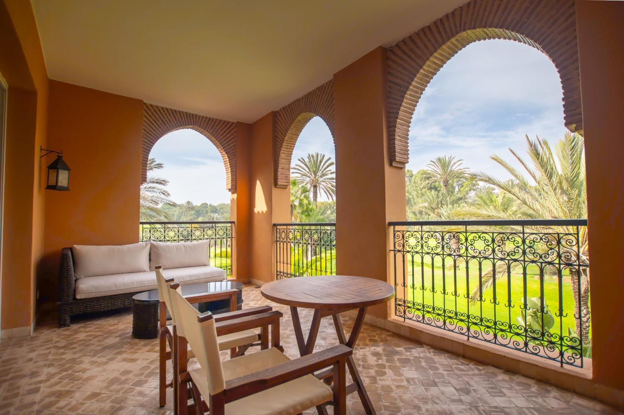 티키다 골프 팰리스 렐레 앤 샤토 호텔 아가디르 외부 사진 A balcony at the Royal Mirage Hotel